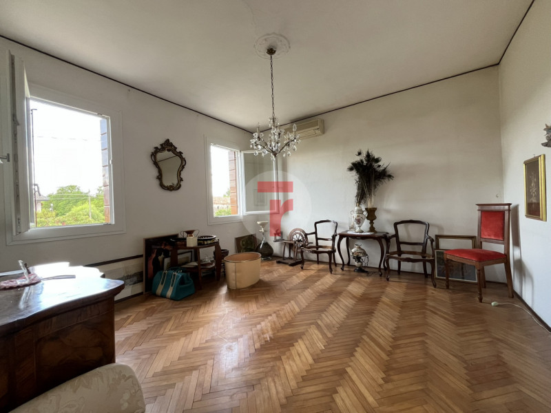 In zona Due palazzi, a Padova, viene proposta in vendita porzione di bifamiliare in verticale sit...