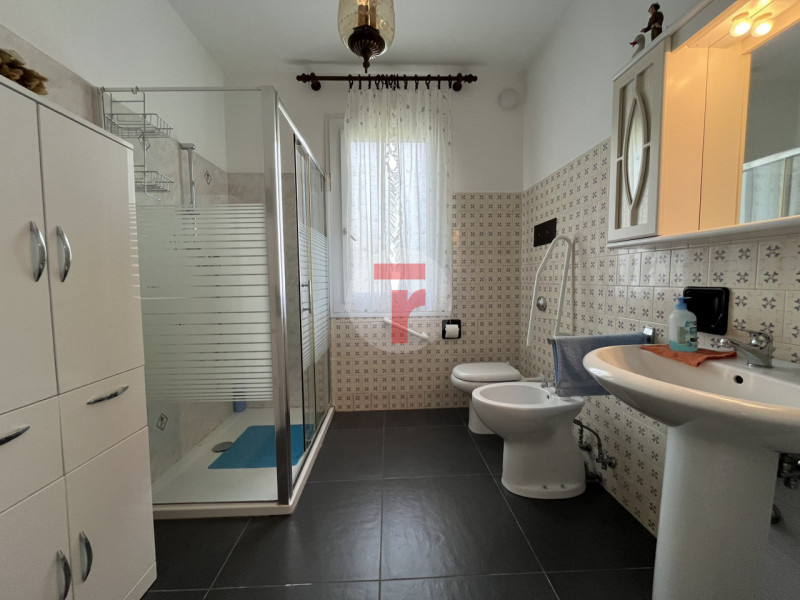 In zona Due palazzi, a Padova, viene proposta in vendita porzione di bifamiliare in verticale sit...