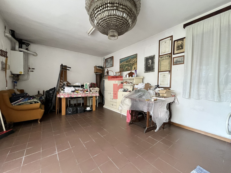In zona Due palazzi, a Padova, viene proposta in vendita porzione di bifamiliare in verticale sit...