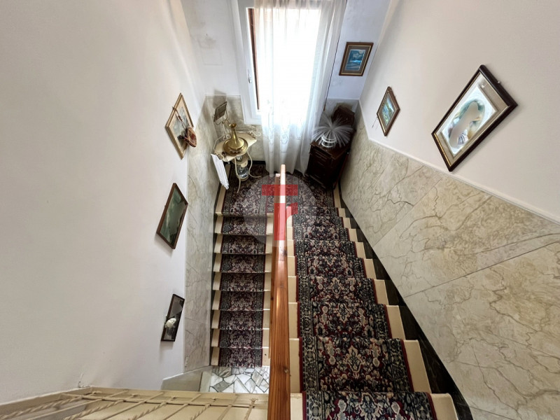 In zona Due palazzi, a Padova, viene proposta in vendita porzione di bifamiliare in verticale sit...
