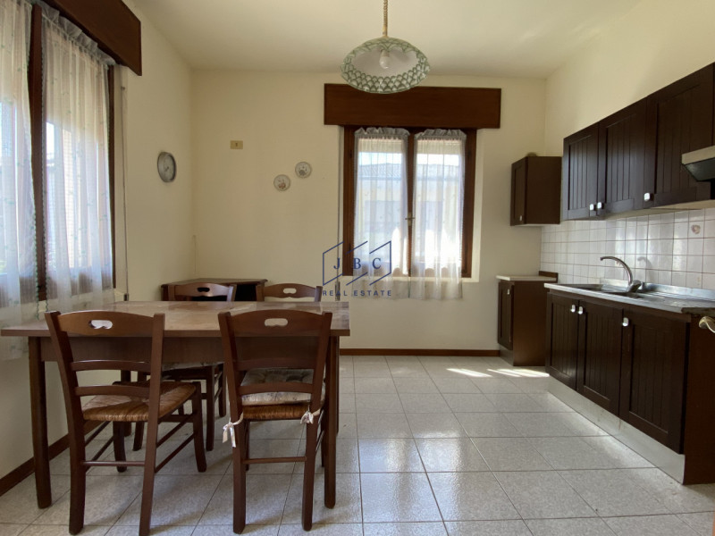 ODERZO - Treviso

Casa singola degli anni ’60 da ristrutturare. Situata in un contesto tranquillo...