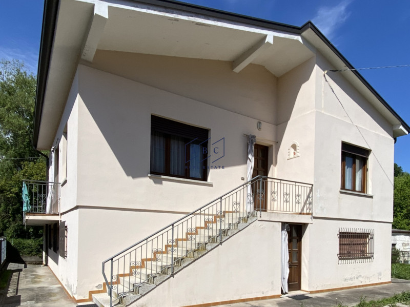 ODERZO - Treviso

Casa singola degli anni ’60 da ristrutturare. Situata in un contesto tranquillo...