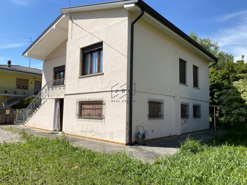 ODERZO - Treviso

Casa singola degli anni ’60 da ristrutturare. Situata in un contesto tranquillo...