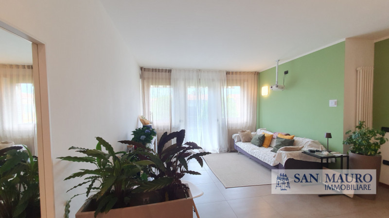 THIENE - Zona prossima al Centro: appartamento bicamere con due terrazzi, posto al secondo ed ult...