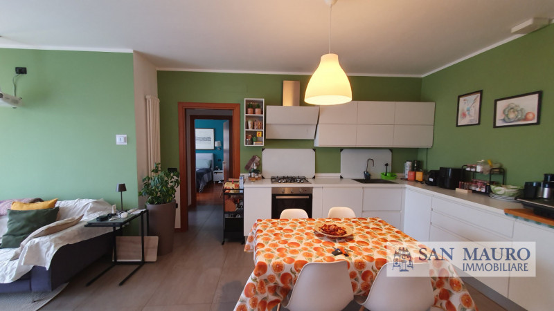 THIENE - Zona prossima al Centro: appartamento bicamere con due terrazzi, posto al secondo ed ult...