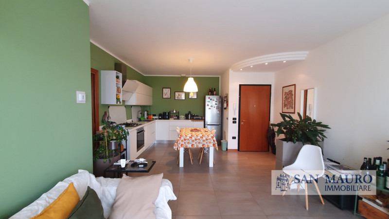 THIENE - Zona prossima al Centro: appartamento bicamere con due terrazzi, posto al secondo ed ult...