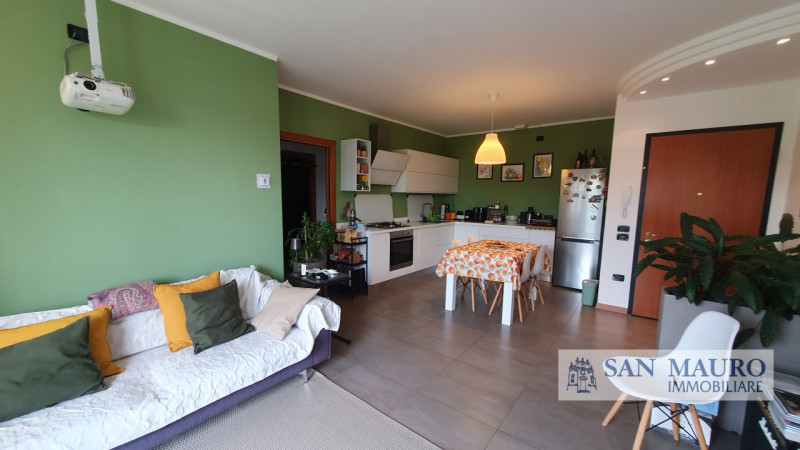 THIENE - Zona prossima al Centro: appartamento bicamere con due terrazzi, posto al secondo ed ult...