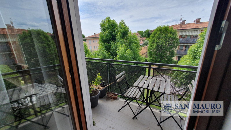 THIENE - Zona prossima al Centro: appartamento bicamere con due terrazzi, posto al secondo ed ult...