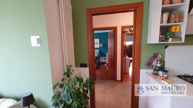 THIENE - Zona prossima al Centro: appartamento bicamere con due terrazzi, posto al secondo ed ult...