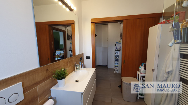 THIENE - Zona prossima al Centro: appartamento bicamere con due terrazzi, posto al secondo ed ult...