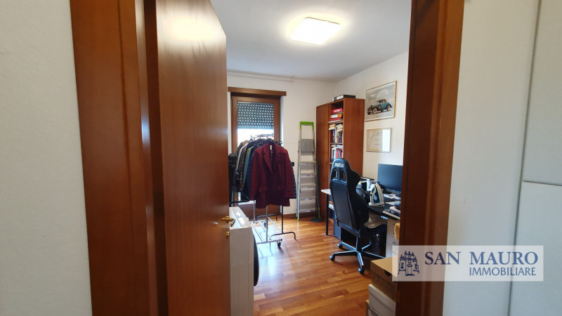 THIENE - Zona prossima al Centro: appartamento bicamere con due terrazzi, posto al secondo ed ult...