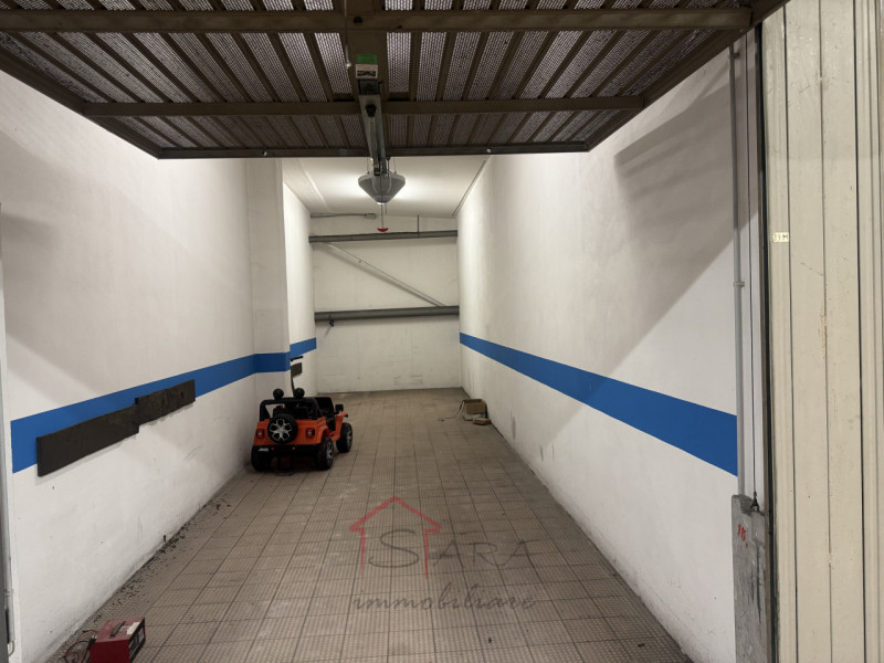 Sara Immobiliare propone in vendita ampio garage doppio in lunghezza nel cuore di Padova, una sol...
