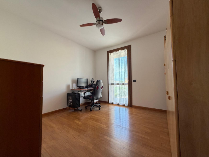 Ad OSPEDALETTO, dalla parte del Comune di Vicenza, nelle vicinanze del capolinea autobus n.05, in...
