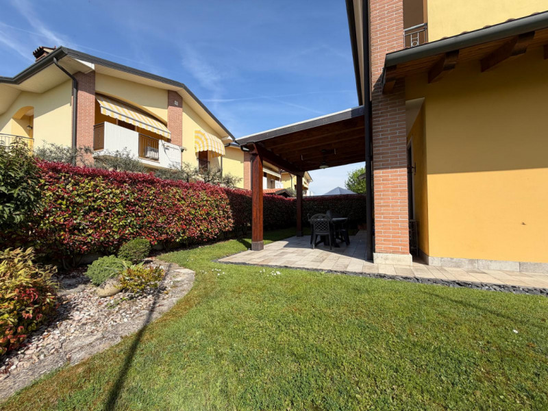 Ad OSPEDALETTO, dalla parte del Comune di Vicenza, nelle vicinanze del capolinea autobus n.05, in...