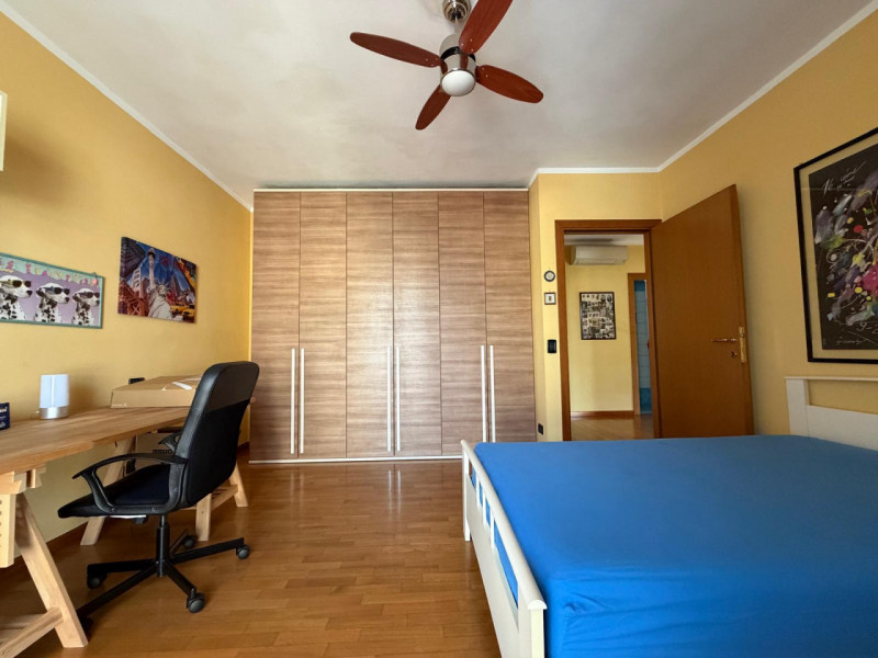 Ad OSPEDALETTO, dalla parte del Comune di Vicenza, nelle vicinanze del capolinea autobus n.05, in...