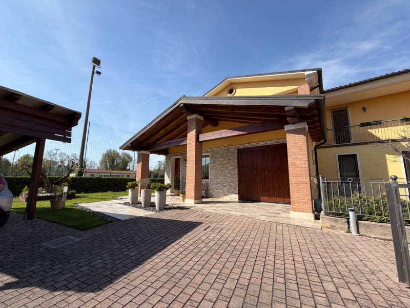 Ad OSPEDALETTO, dalla parte del Comune di Vicenza, nelle vicinanze del capolinea autobus n.05, in...