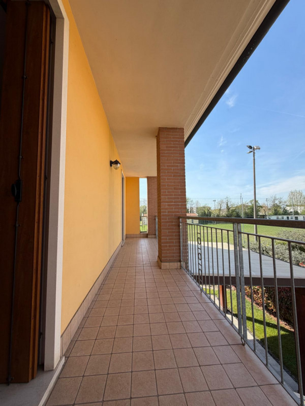 Ad OSPEDALETTO, dalla parte del Comune di Vicenza, nelle vicinanze del capolinea autobus n.05, in...