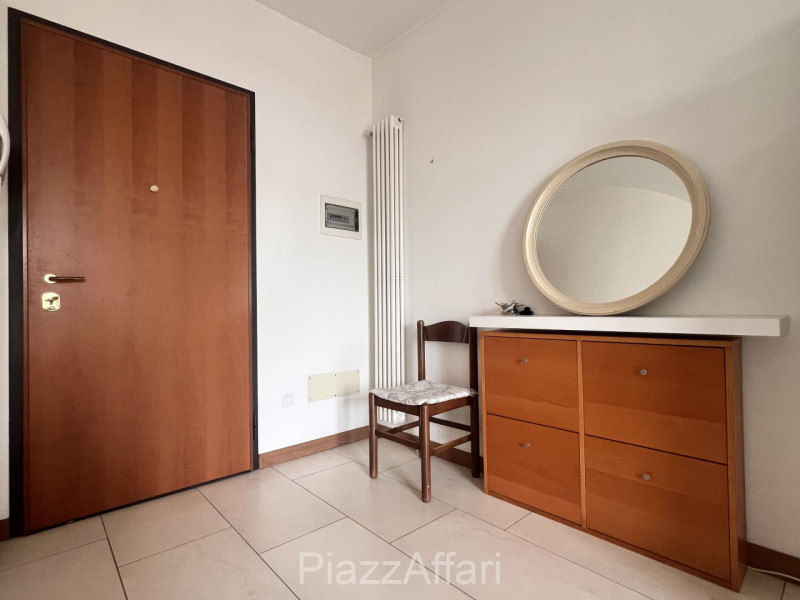 In recente contesto (Via Tiepolo, dietro Comune), mini appartamento di 55 mq con garage e cantina...
