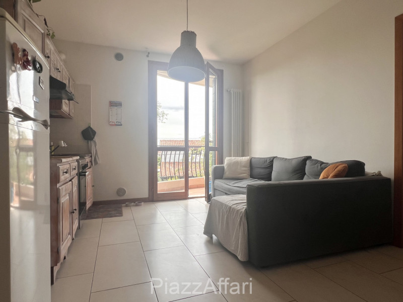 In recente contesto (Via Tiepolo, dietro Comune), mini appartamento di 55 mq con garage e cantina...