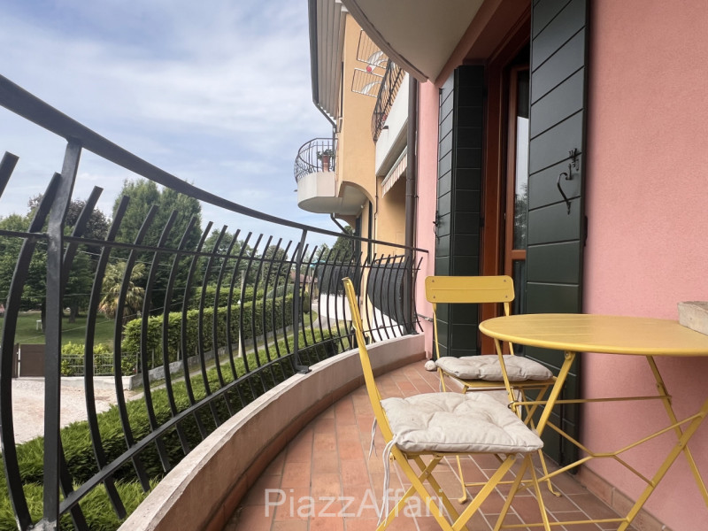 In recente contesto (Via Tiepolo, dietro Comune), mini appartamento di 55 mq con garage e cantina...