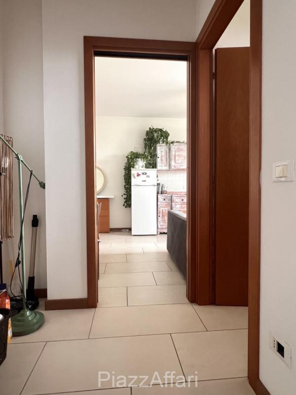 In recente contesto (Via Tiepolo, dietro Comune), mini appartamento di 55 mq con garage e cantina...