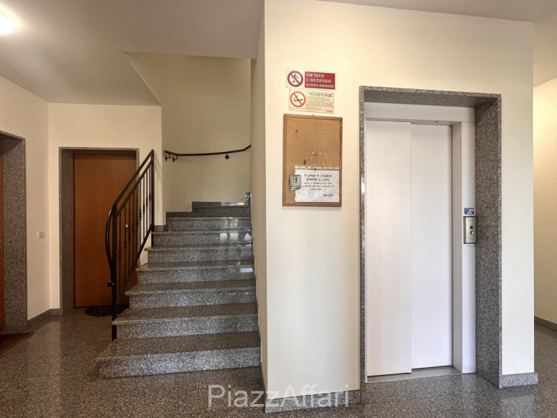 In recente contesto (Via Tiepolo, dietro Comune), mini appartamento di 55 mq con garage e cantina...