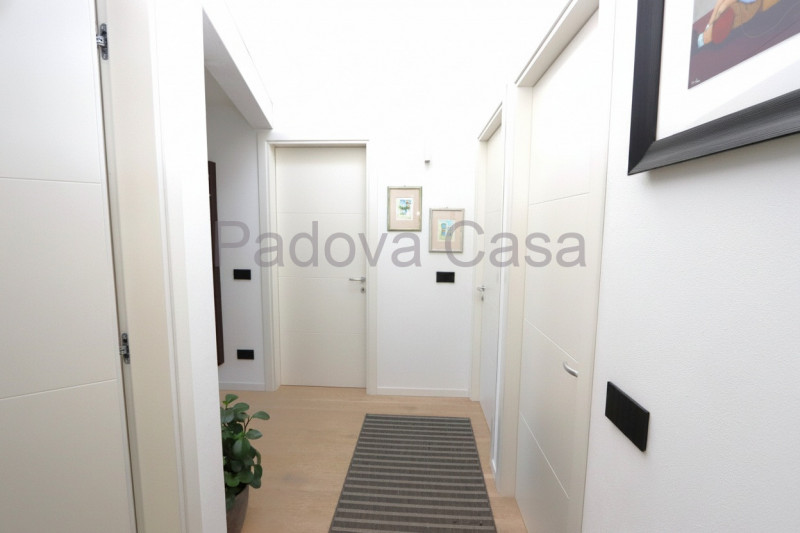 Signorile recente appartamento, particolare nel suo genere, con terrazzo affacciato a sud come un...
