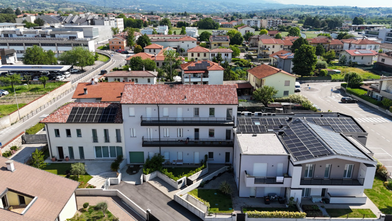 Thiene centro: recente bicamere con giardino € 248.000,00

10.06.2026 OPEN HOUSE DAY dalle 17.30 ...