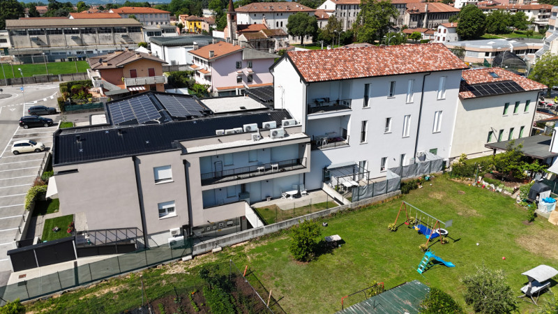 Thiene centro: recente bicamere con giardino € 248.000,00

10.06.2026 OPEN HOUSE DAY dalle 17.30 ...