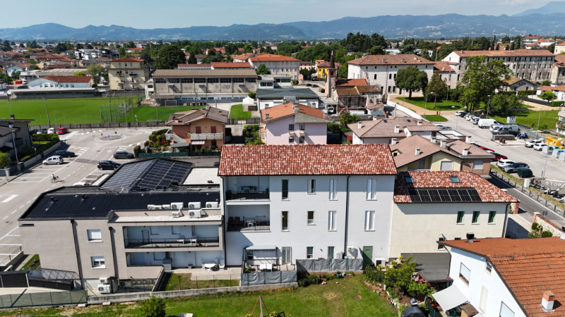 Thiene centro: recente bicamere con giardino € 248.000,00

10.06.2026 OPEN HOUSE DAY dalle 17.30 ...