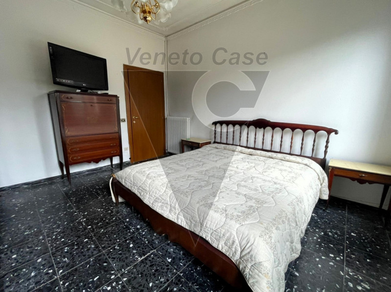 Proponiamo in vendita nel cuore di Villatora, frazione residenziale e tranquilla del comune di Sa...
