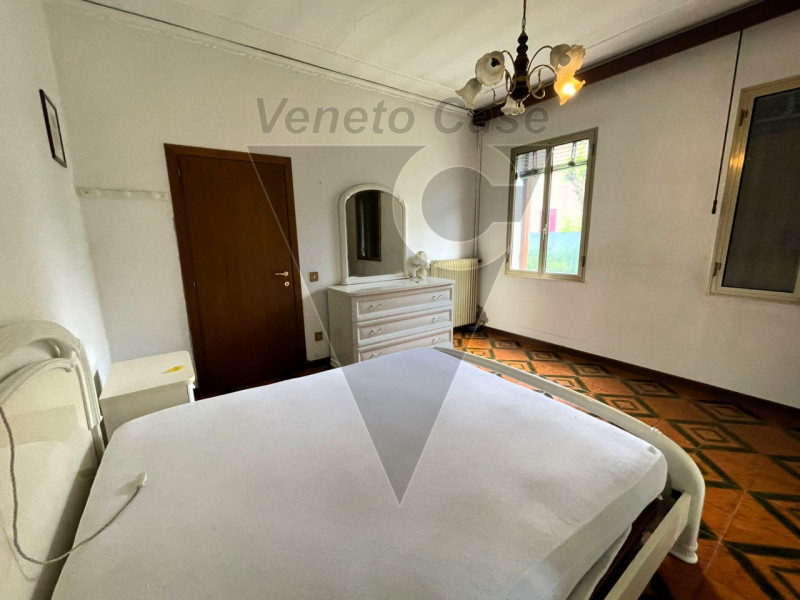 Proponiamo in vendita nel cuore di Villatora, frazione residenziale e tranquilla del comune di Sa...