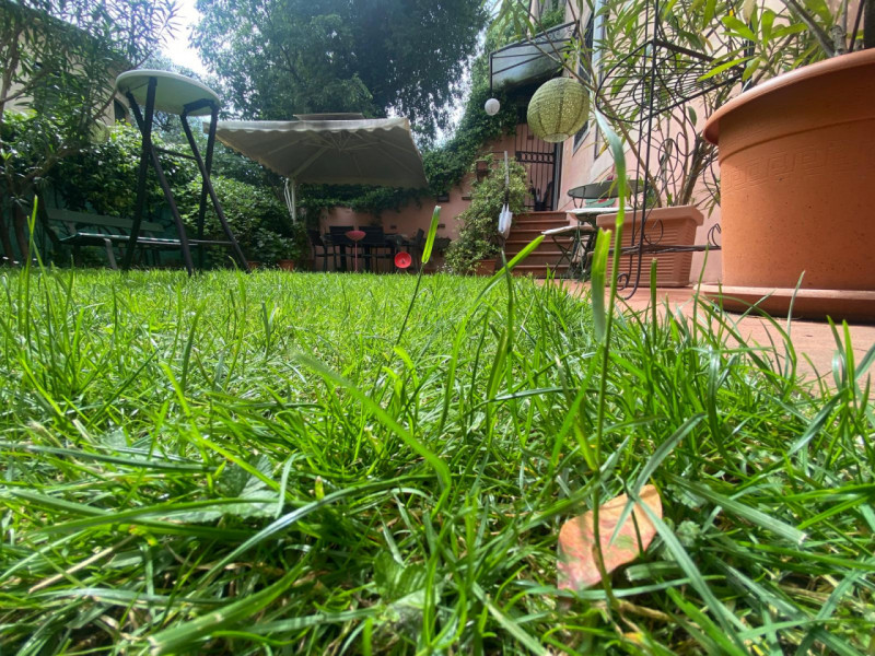 Sant'Andrea Bifamiliare con Giardino 3 camere+Studio/camera , posti auto coperto. 
La casa è dire...