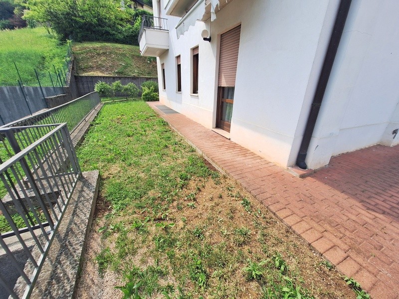 In palazzina dotata di ascensore, proponiamo luminoso appartamento composto da zona giorno con an...