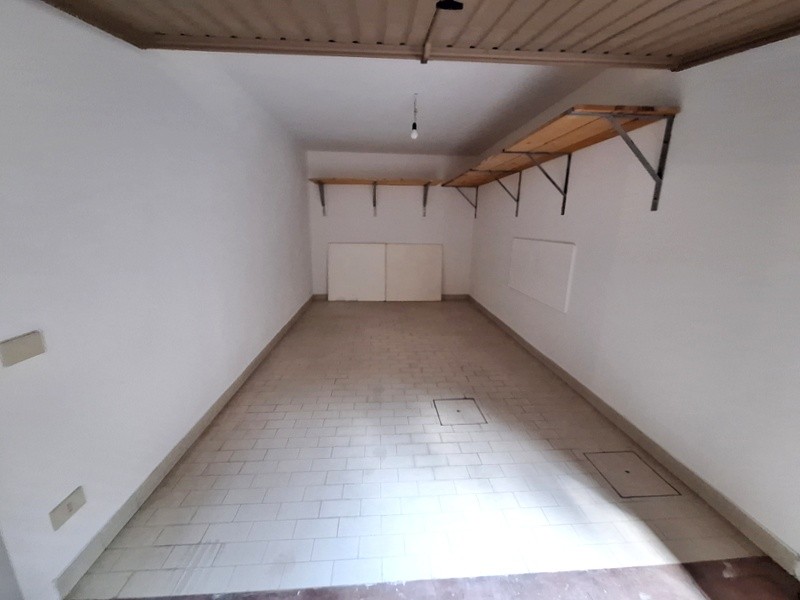 In palazzina dotata di ascensore, proponiamo luminoso appartamento composto da zona giorno con an...