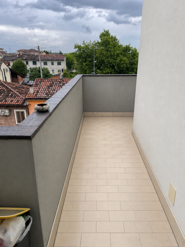 Scoprite il vostro nuovo rifugio nel cuore di Vicenza! Con una superficie di 50 mq, l'immobile è ...