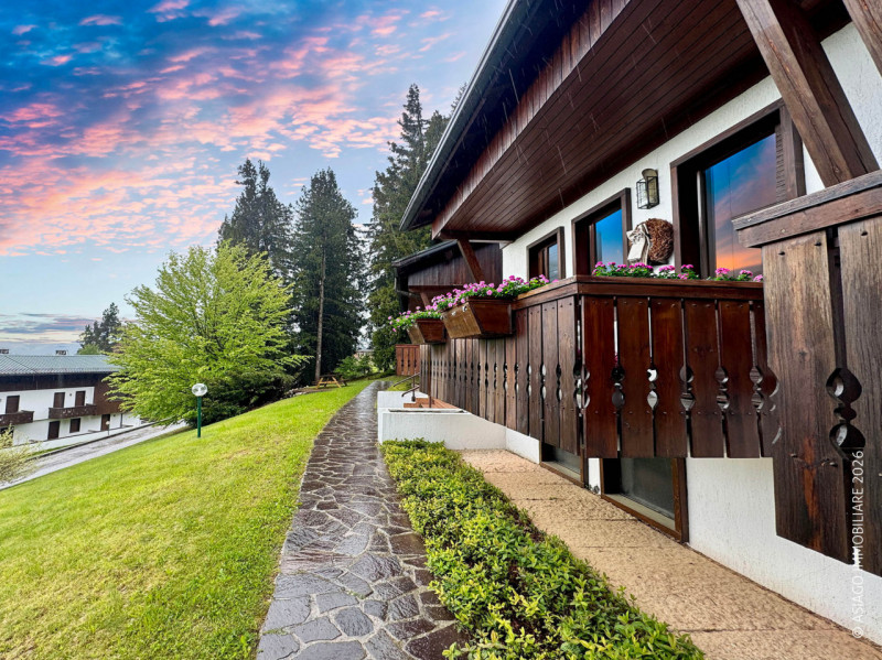 Asiago Immobiliare vi propone un’elegante e piacevole soluzione immobiliare: un bicamere recentem...