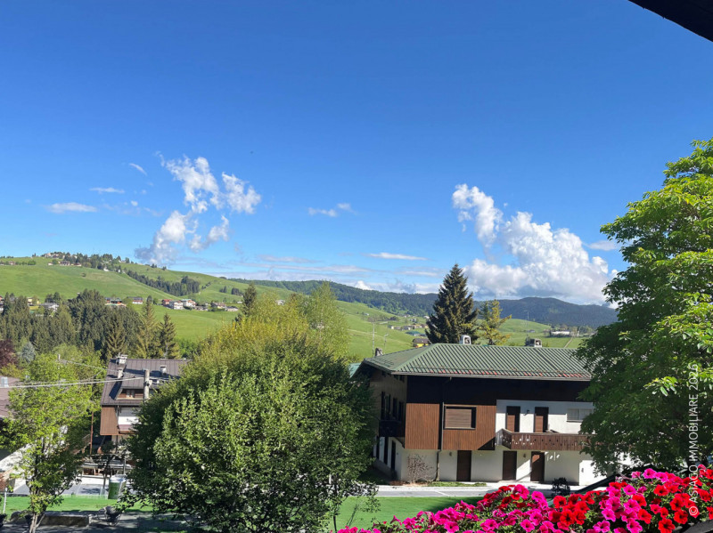 Asiago Immobiliare vi propone un’elegante e piacevole soluzione immobiliare: un bicamere recentem...