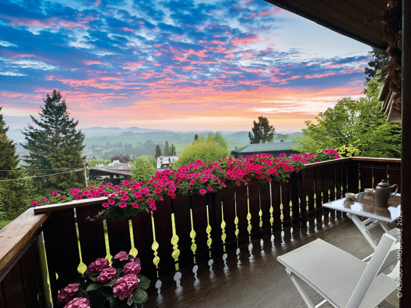 Asiago Immobiliare vi propone un’elegante e piacevole soluzione immobiliare: un bicamere recentem...