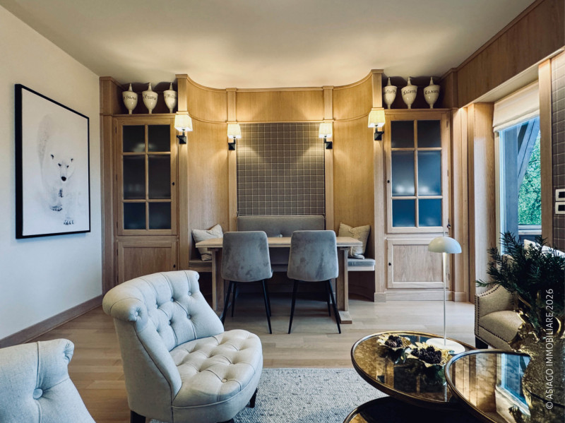 Asiago Immobiliare vi propone un’elegante e piacevole soluzione immobiliare: un bicamere recentem...