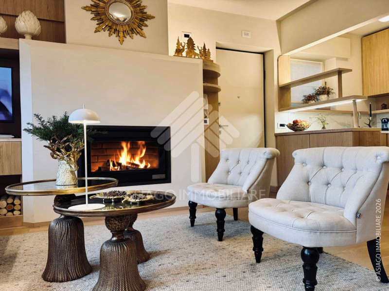 Asiago Immobiliare vi propone un’elegante e piacevole soluzione immobiliare: un bicamere recentem...