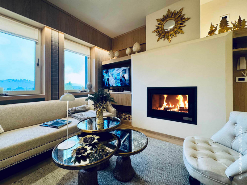 Asiago Immobiliare vi propone un’elegante e piacevole soluzione immobiliare: un bicamere recentem...