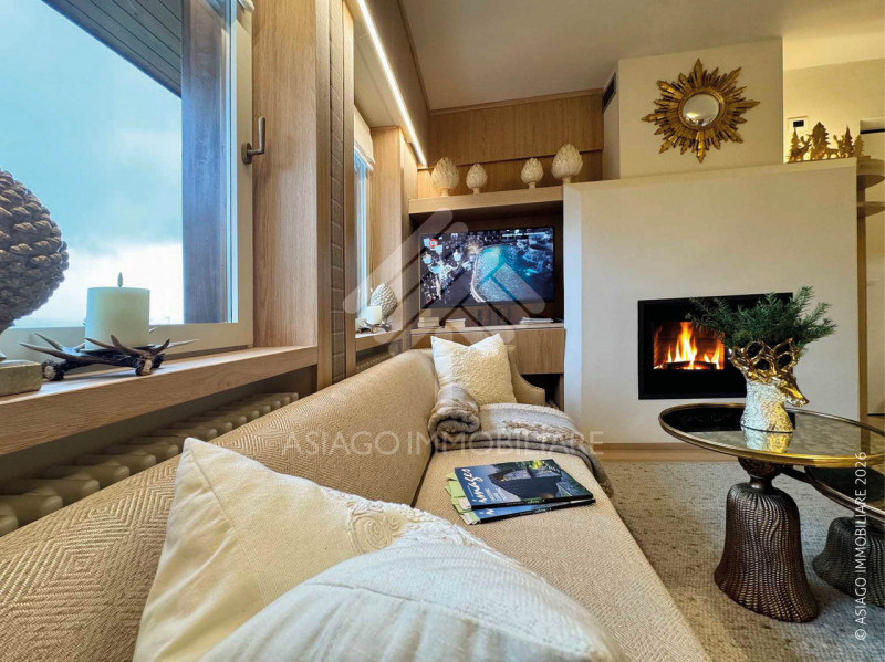 Asiago Immobiliare vi propone un’elegante e piacevole soluzione immobiliare: un bicamere recentem...