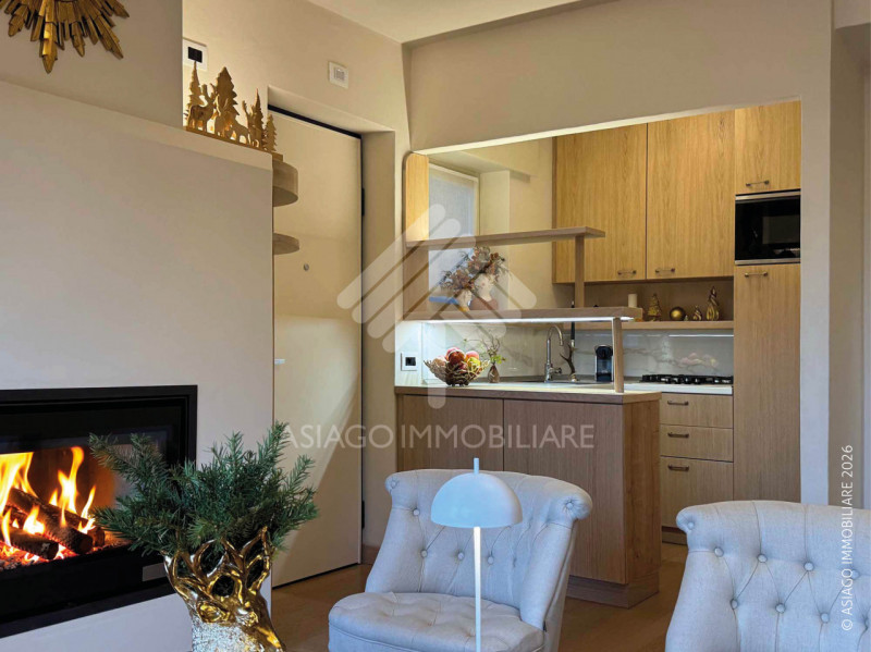Asiago Immobiliare vi propone un’elegante e piacevole soluzione immobiliare: un bicamere recentem...