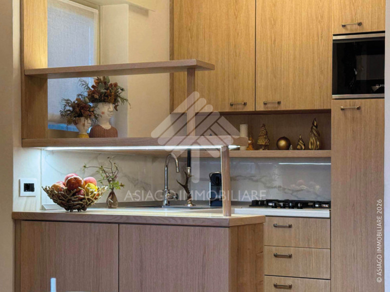 Asiago Immobiliare vi propone un’elegante e piacevole soluzione immobiliare: un bicamere recentem...