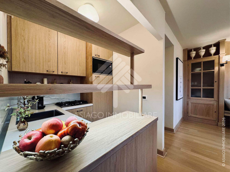 Asiago Immobiliare vi propone un’elegante e piacevole soluzione immobiliare: un bicamere recentem...