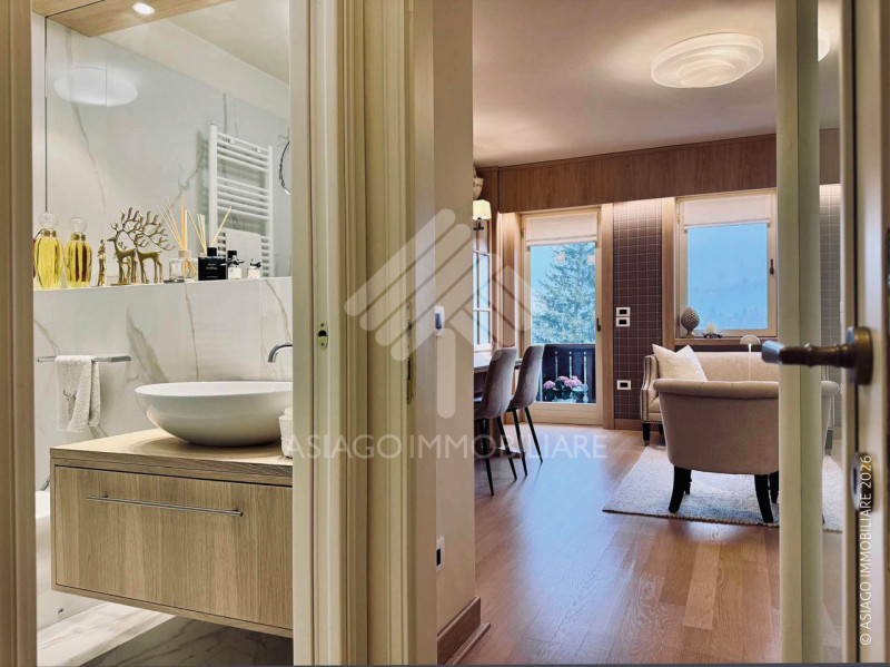 Asiago Immobiliare vi propone un’elegante e piacevole soluzione immobiliare: un bicamere recentem...
