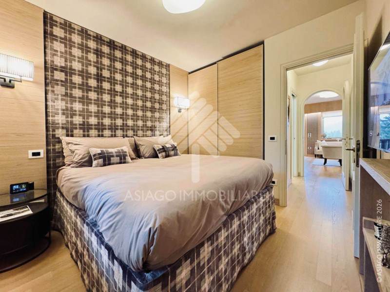 Asiago Immobiliare vi propone un’elegante e piacevole soluzione immobiliare: un bicamere recentem...