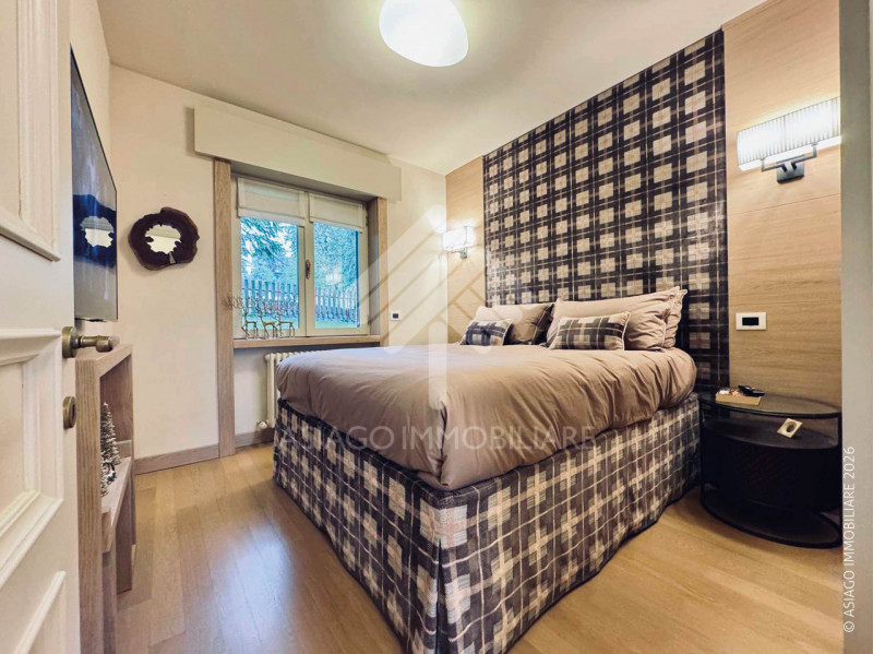 Asiago Immobiliare vi propone un’elegante e piacevole soluzione immobiliare: un bicamere recentem...