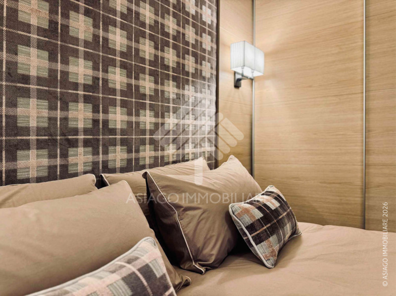 Asiago Immobiliare vi propone un’elegante e piacevole soluzione immobiliare: un bicamere recentem...